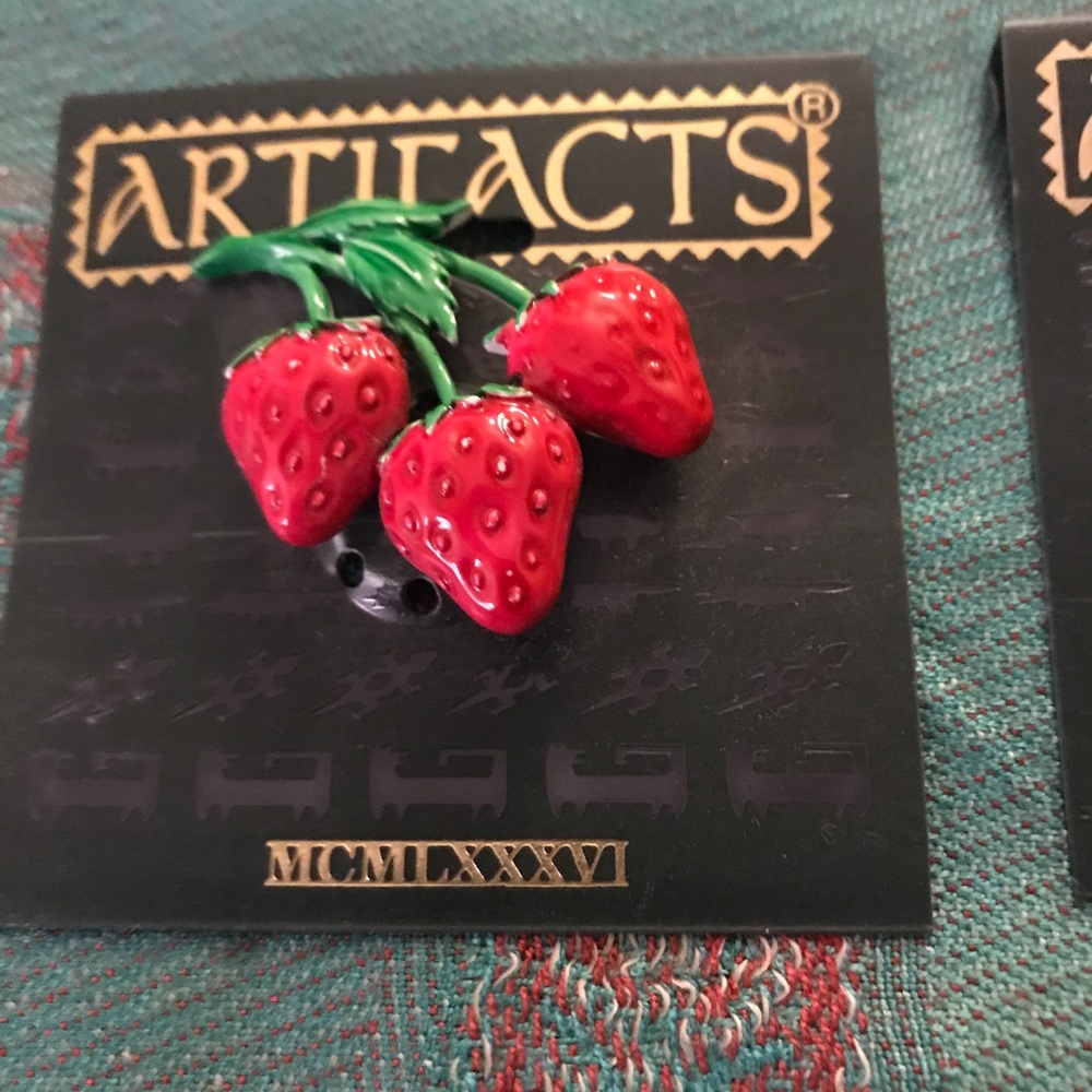 NWT Vintage Artifacts Fruit Brooches, Marked 1986 - Picture 3 of 5